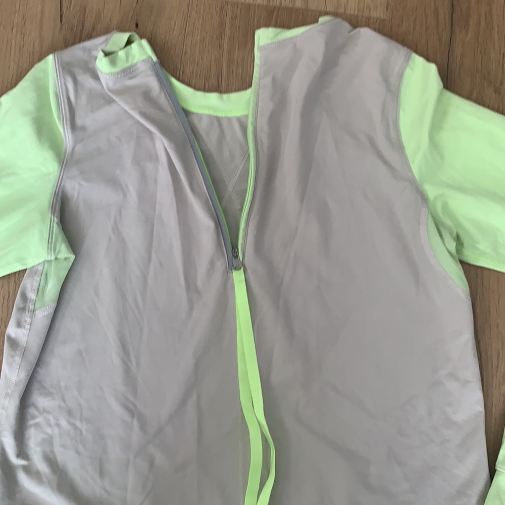 Lululemon top - Picture 10 of 10